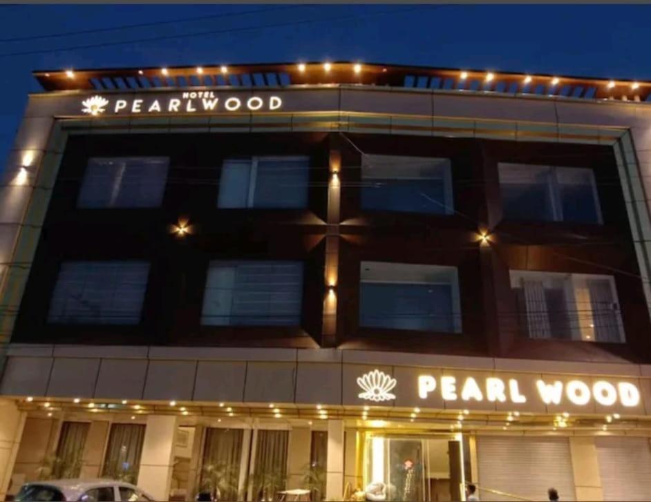 Hotel Pearl Wood Zirakpur Dış mekan fotoğraf