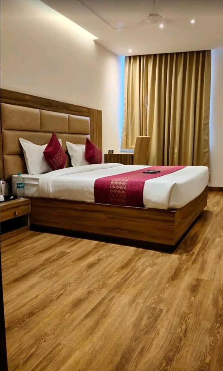 Hotel Pearl Wood Zirakpur Dış mekan fotoğraf