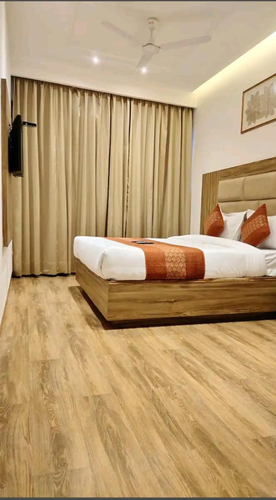 Hotel Pearl Wood Zirakpur Dış mekan fotoğraf